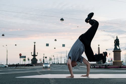 bezplatná Základová fotografie zdarma na téma akrobatický, break dance, dovádění Základová fotografie