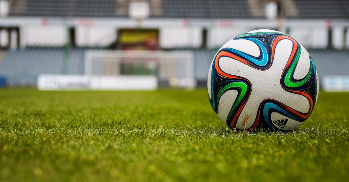 Darmowe Zdj cie Z Kategorii Boisko Sportowe G bia Pola Pi ka No na darmowe-zdj-cie-z-kategorii-boisko-sportowe-g-bia-pola-pi-ka-no-na