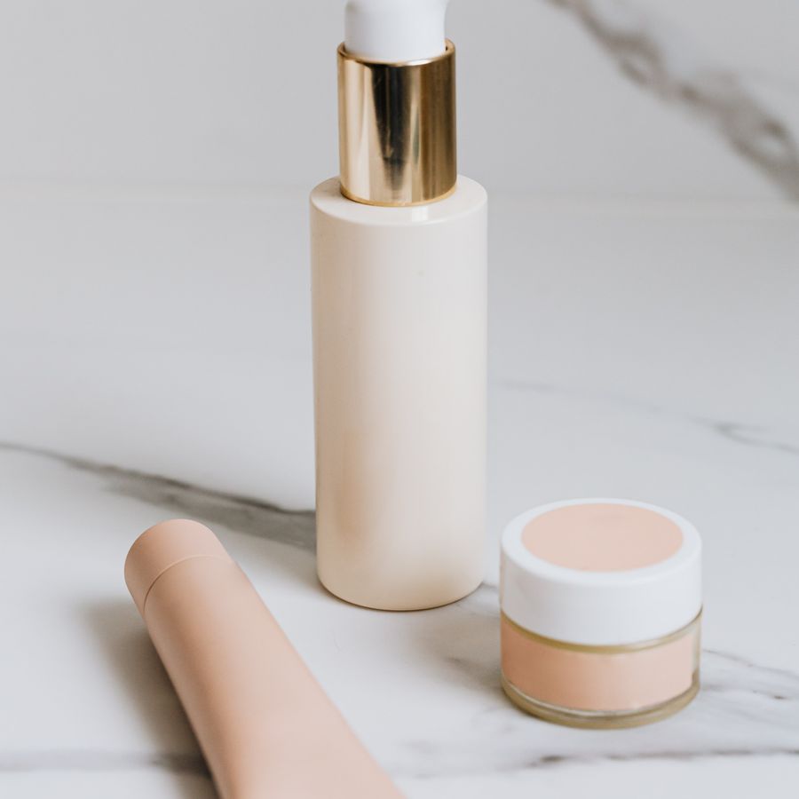 Beauty Essentials 10 โ SHOP