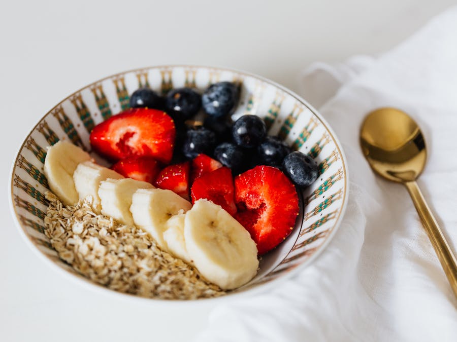 How do I substitute oatmeal for breadcrumbs in meatloaf?