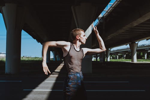 Foto profissional grátis de à moda antiga, ao ar livre, bailarino