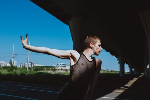 Foto profissional grátis de à moda antiga, ao ar livre, bailarino