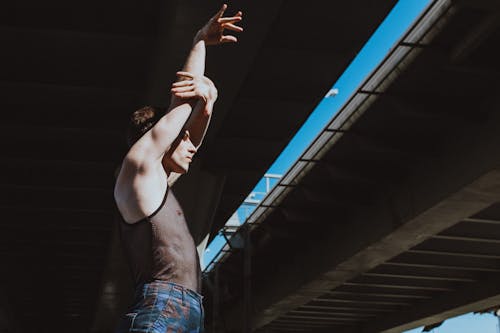 Foto profissional grátis de à moda antiga, ao ar livre, bailarino