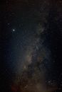 夜空中捕捉的星空，以惊人的细节展示了银河系