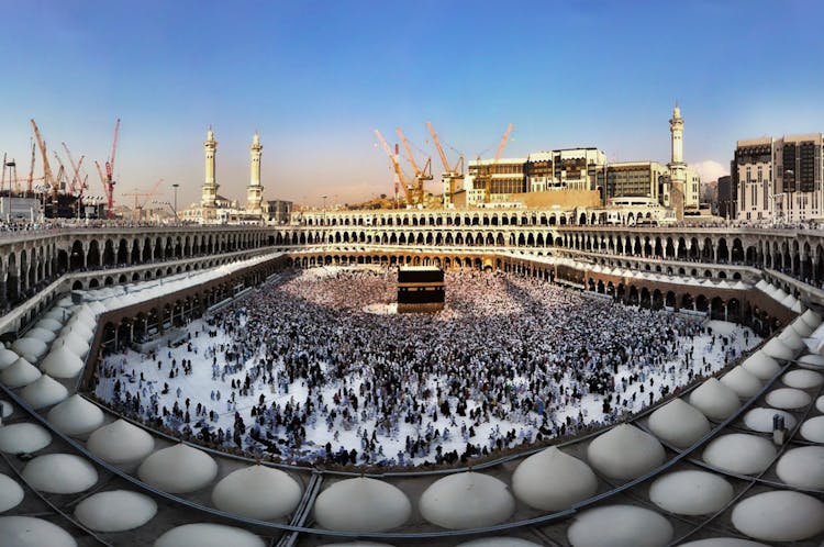 Pilgrims Around Al-Kaba