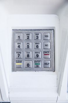 安全电子键盘的详细视图，带有数字和字母