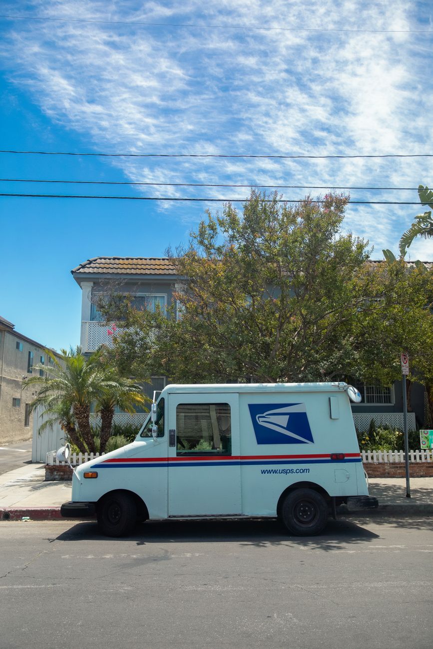 USPS zavádza nové pravidlá pre hlasovacie lístky poštou, kým súd nerozhodne o zákaze