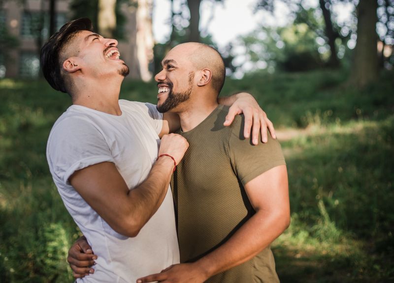 Online dating: starting a conversation on a niche platform