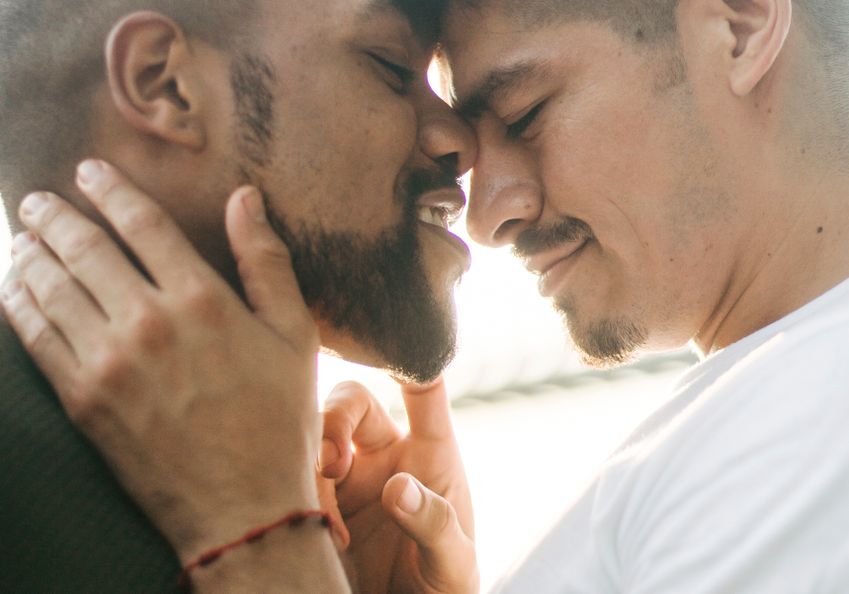Online dating: starting a conversation on a niche platform