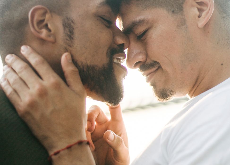 Online dating: starting a conversation on a niche platform