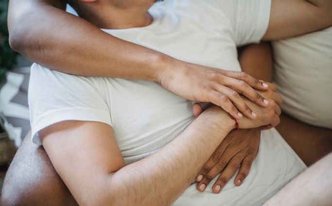 Online dating: starting a conversation on a niche platform