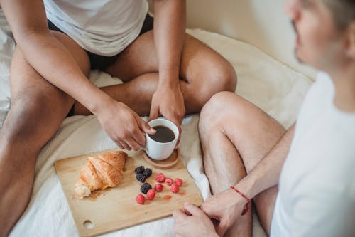 Kostenloses Stock Foto zu beeren, bett, croissant