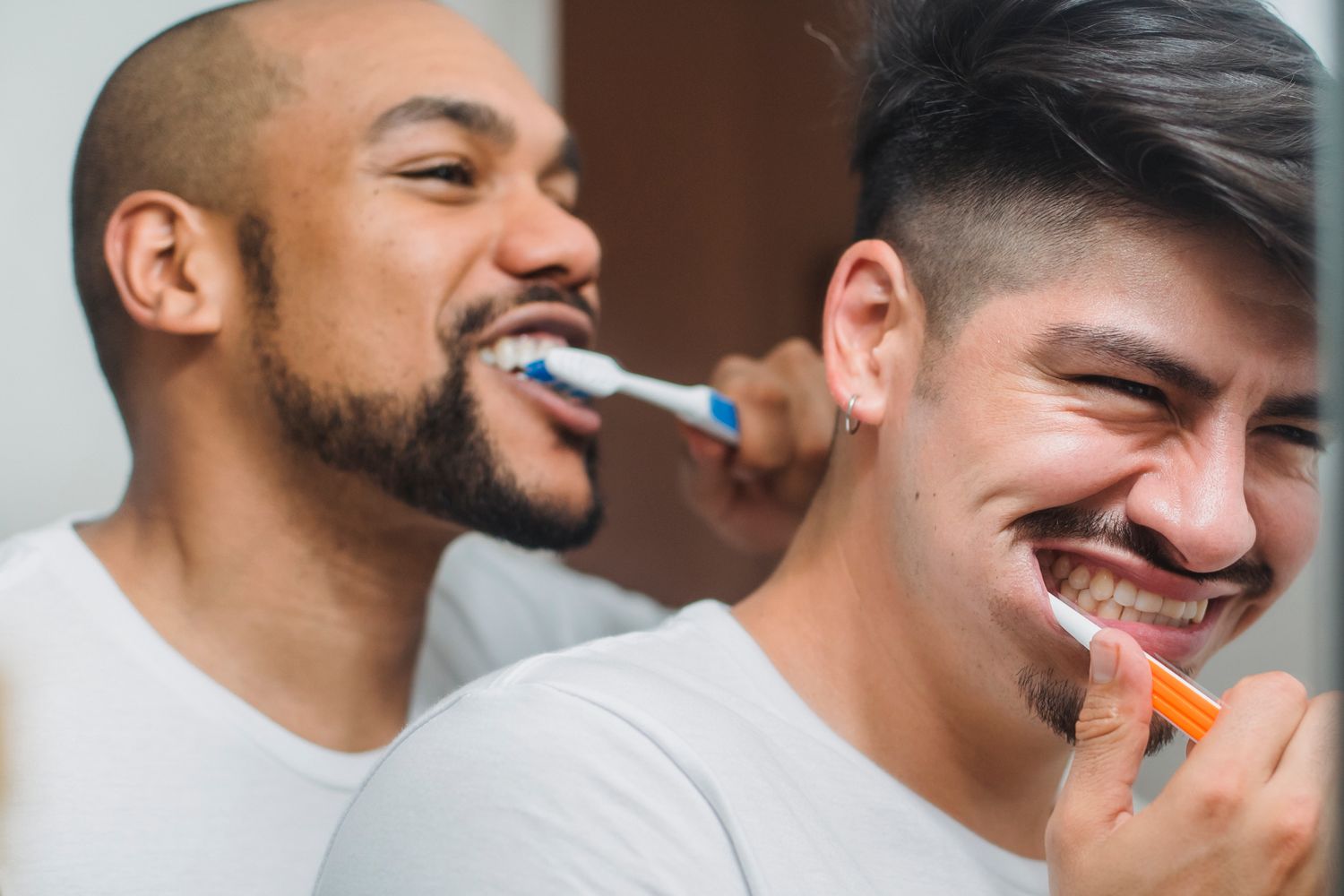 People Brushing Teeth Photos, Download The BEST Free People Brushing ...