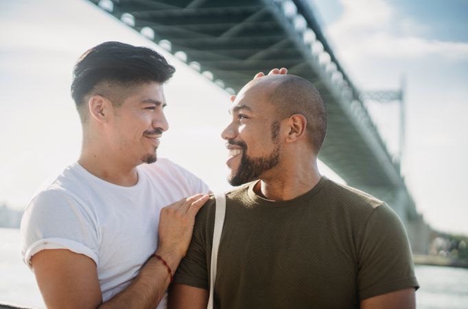 Online dating: starting a conversation on a niche platform