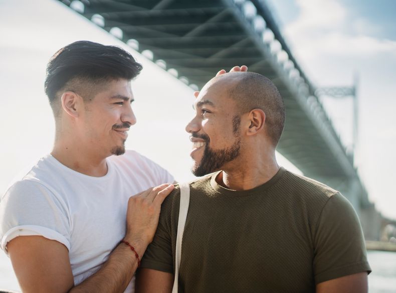 Online dating: starting a conversation on a niche platform