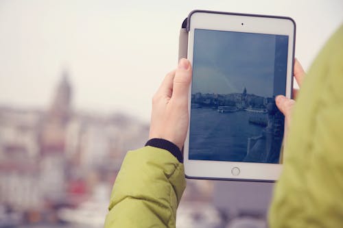 Fotobanka s bezplatnými fotkami na tému človek, displej, elektronika