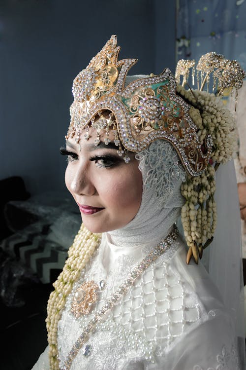 Bride in Luxurious Veil