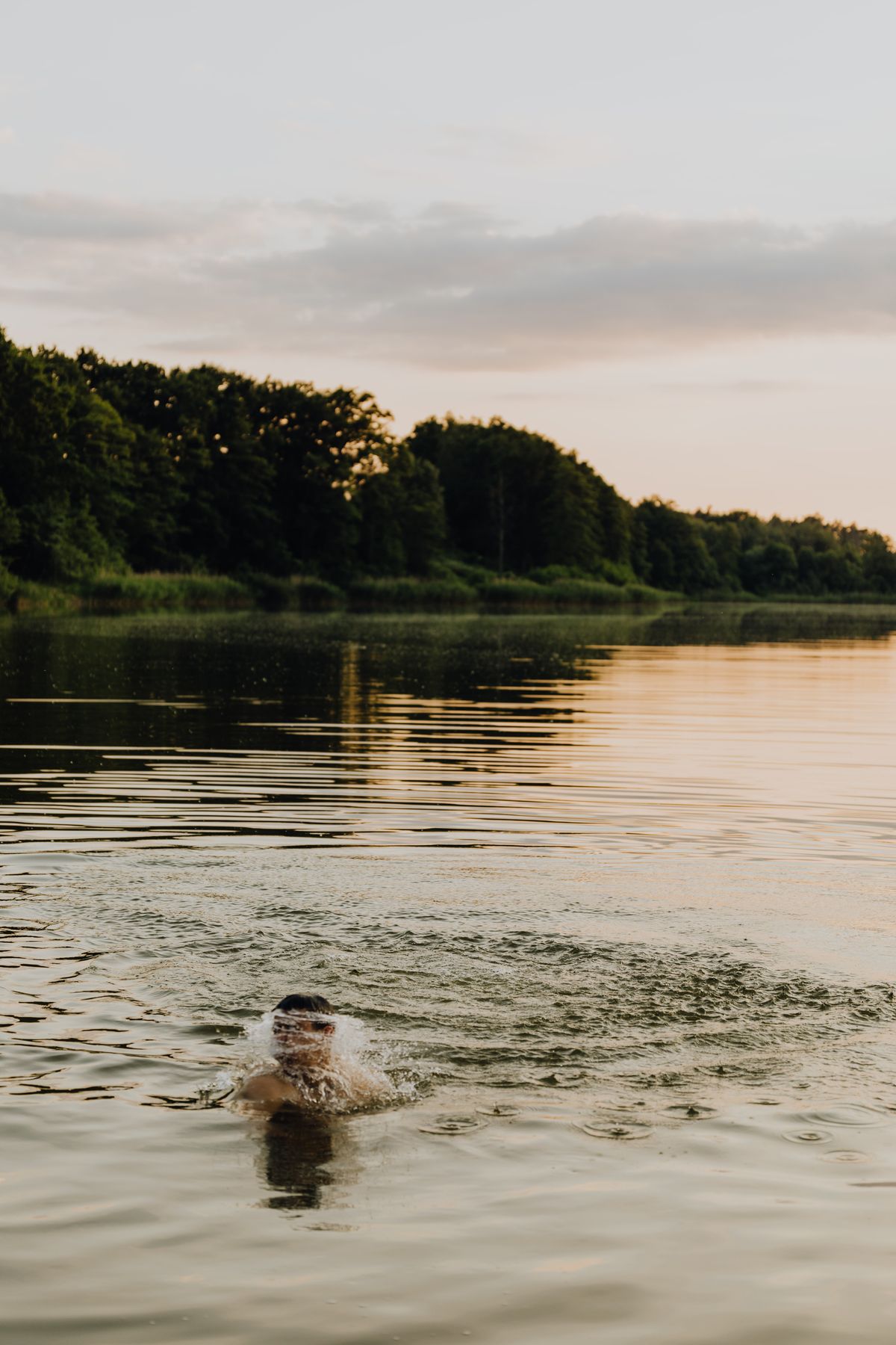 Swimming in a clear Swedish lake on a warm July afternoon — at 23°C air temperature and 20°C water, this is Swedish summer at its best