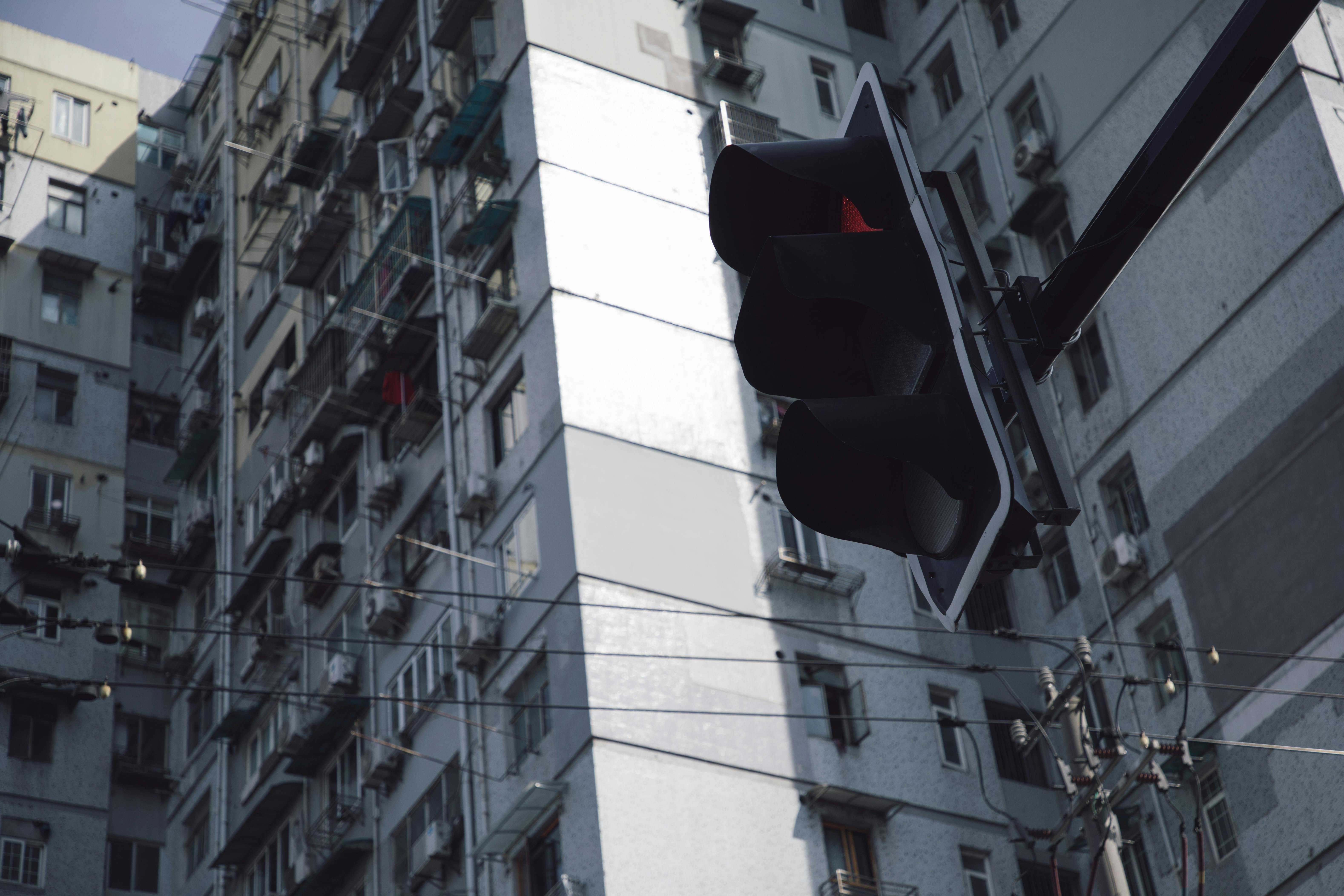 CloseUp Shot of a Stoplight · Free Stock Photo