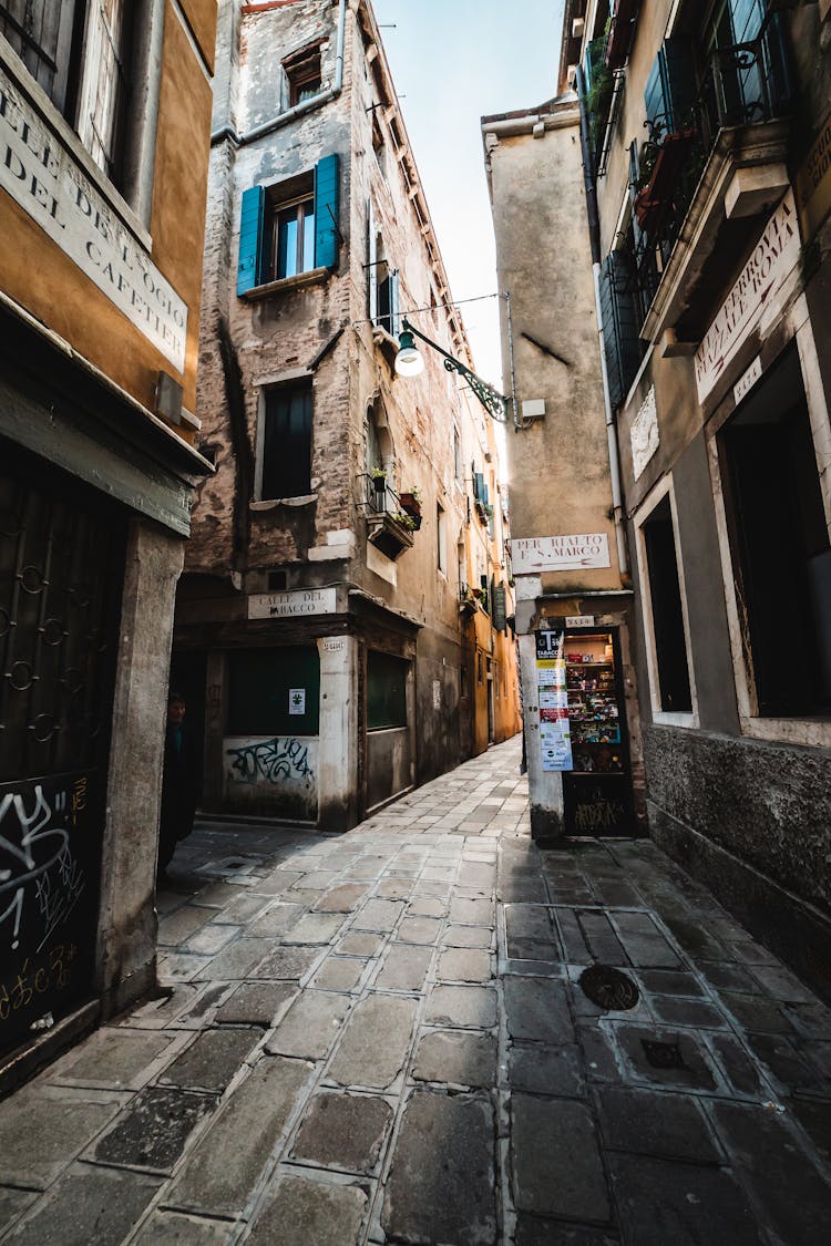 Narrow Cobblestone Alley Between Old Buildings