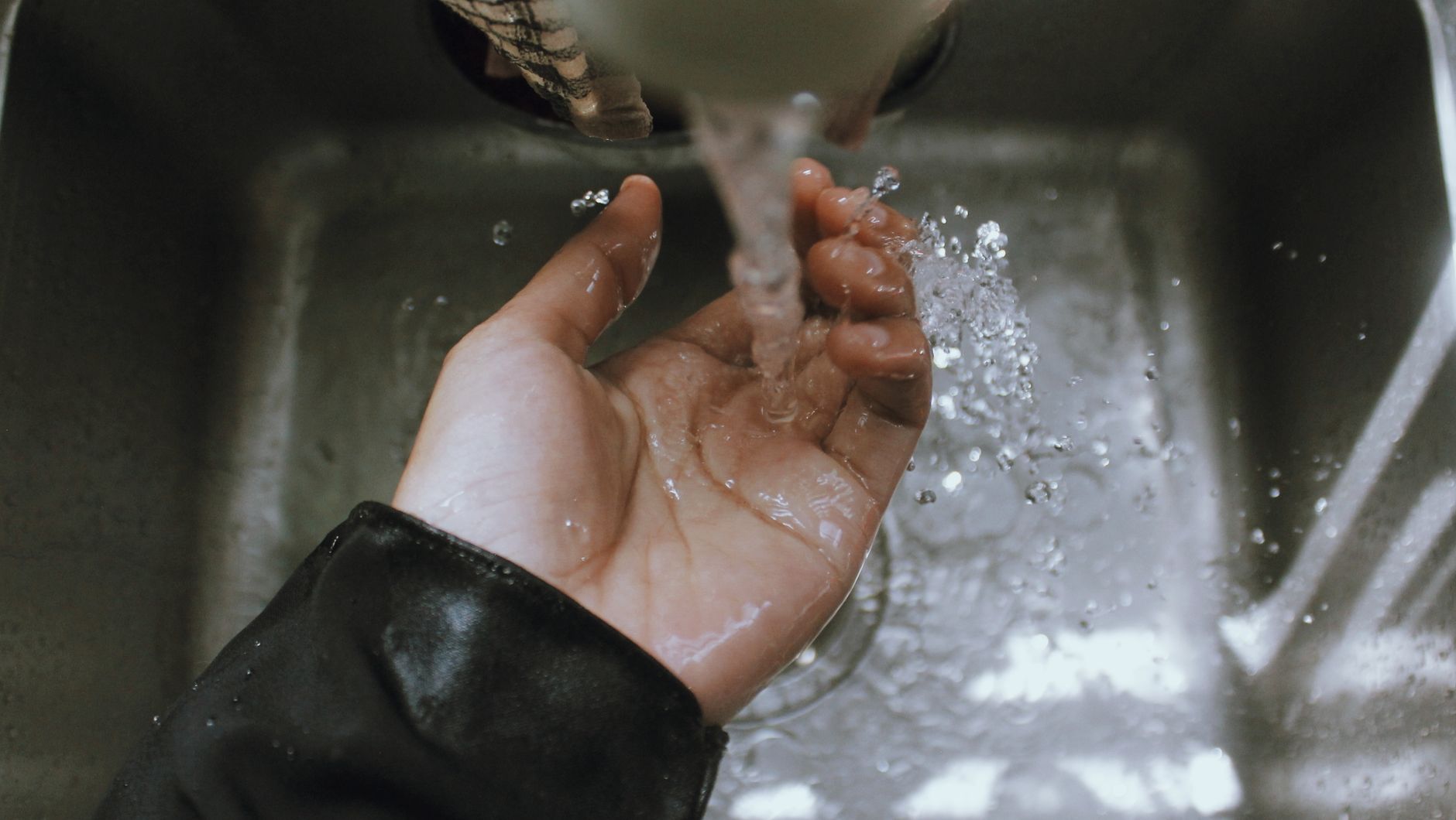 Quick rinse during a post-dinner kitchen sink reset to prevent morning stress