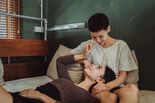 Free A joyful couple sharing an intimate and loving moment at home, radiating warmth and connection. Stock Photo