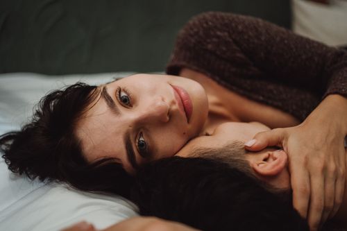 Free Close-up of a couple embracing, showcasing intimacy and emotional connection indoors. Stock Photo