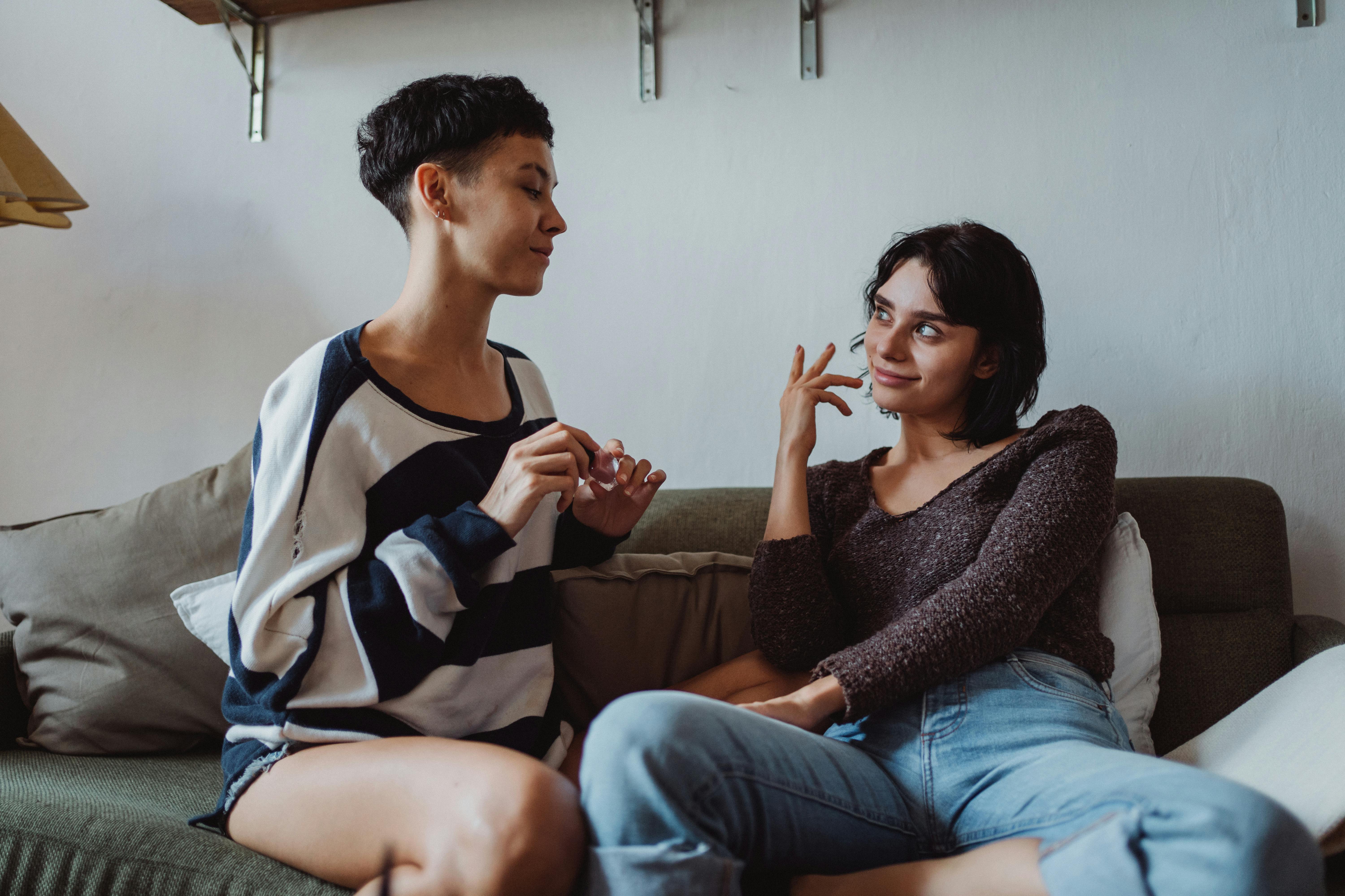real estate buy sell rent buying and selling of own real estate — Photo by Ketut Subiyanto on Pexels