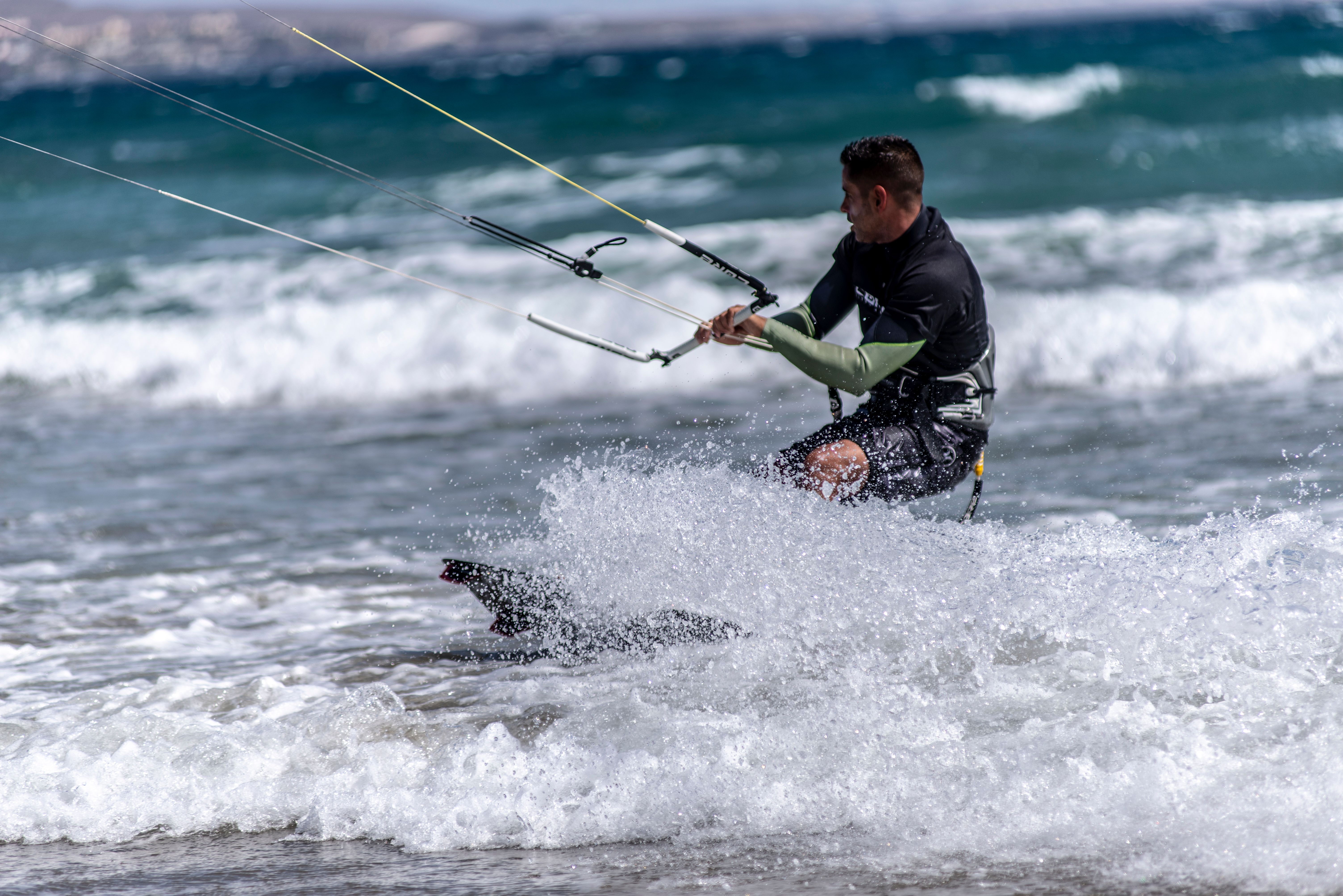 Séjournez dans un surf camp aux Canaries : l’aventure à la croisée des vagues