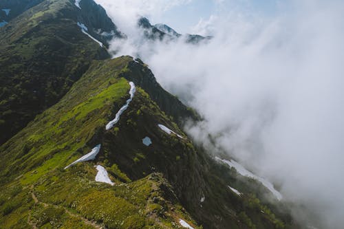 Бесплатное стоковое фото с горы, облака, пейзажная фотография