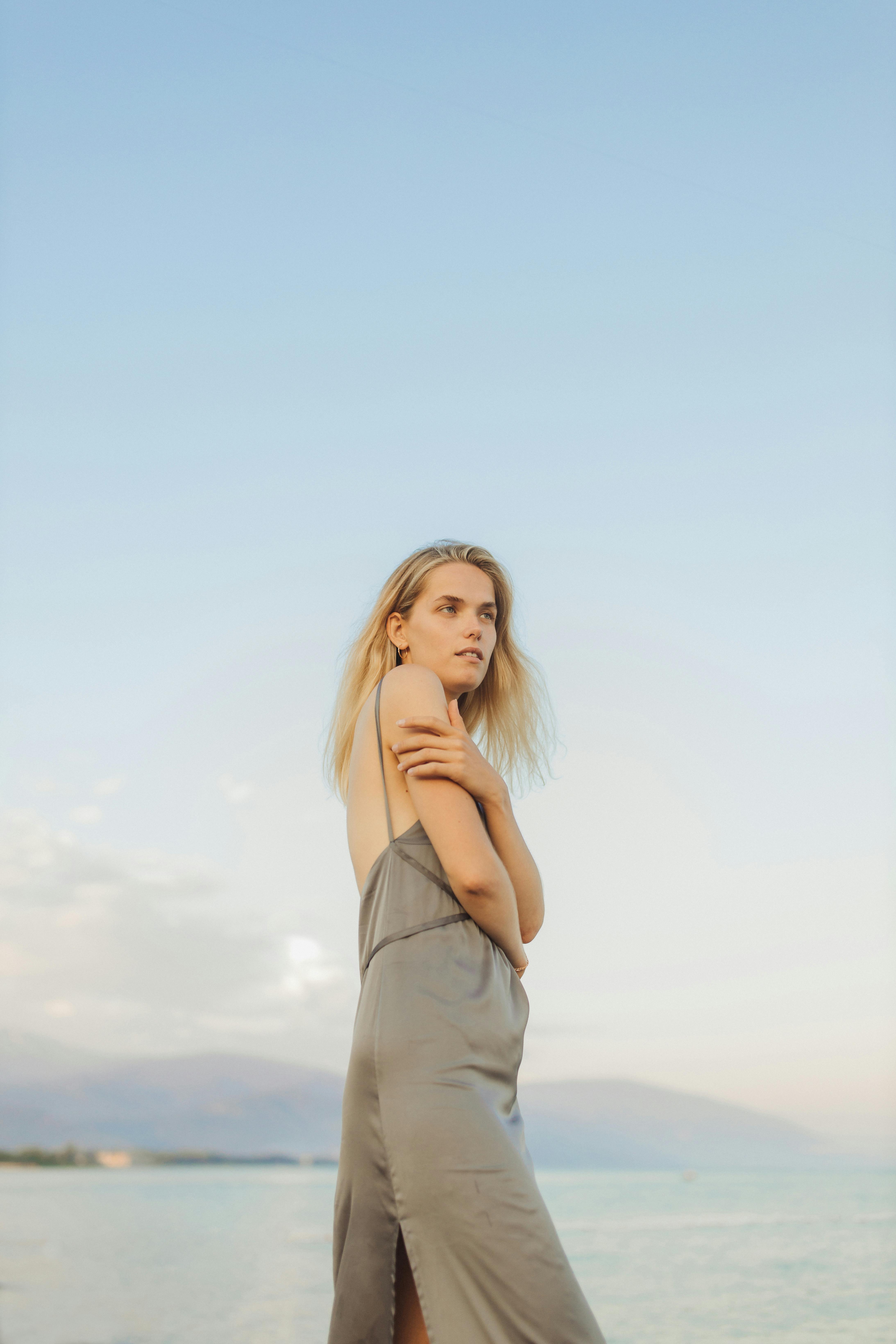Woman in Gray Sleeveless Dress \u00b7 Free Stock Photo