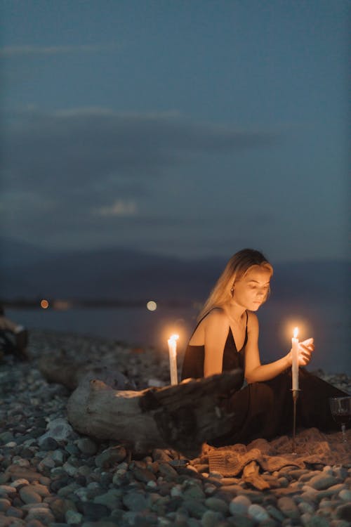 Kostenloses Stock Foto zu abend, felsen, frau