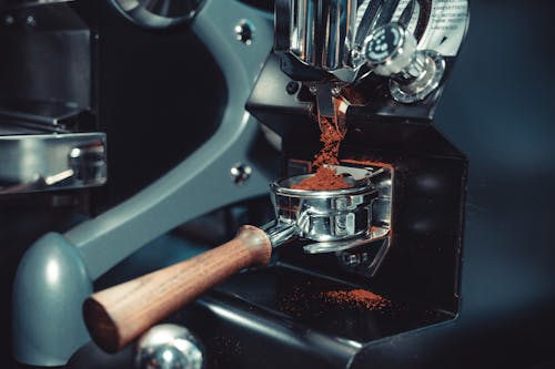 無料 コーヒーメーカー, ポータフィルタ, 挽いたコーヒー豆の無料の写真素材 写真素材