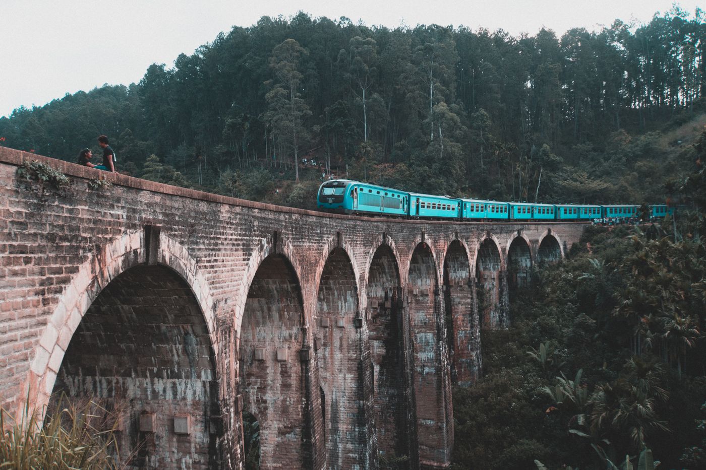 Puente de los Nueve Arcos en Ella, Sri Lanka — viaje aventura grupo pequeño INUA