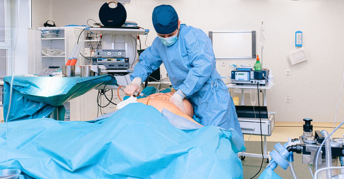 Earthquake Disrupts Surgery in Japanese Hospital: Chaos Captured on Video