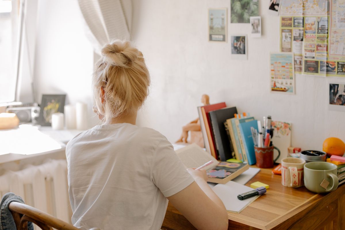 student moves in Fladbury — Student Moves in Fladbury — the working end of the job