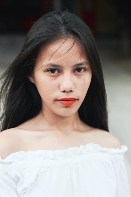 Gratis stockfoto met Aziatische vrouw, detailopname, lippenstift