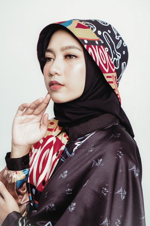 Darmowe zdjęcie z galerii z białe tło, hidżab, indonezyjski