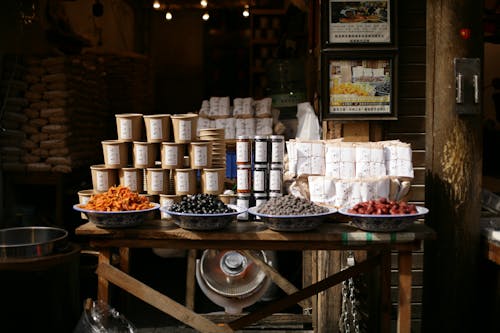 Foto d'estoc gratuïta de amuntegats, mercat de carrer, pots