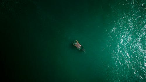 Бесплатное стоковое фото с водный транспорт, водоем, лодка