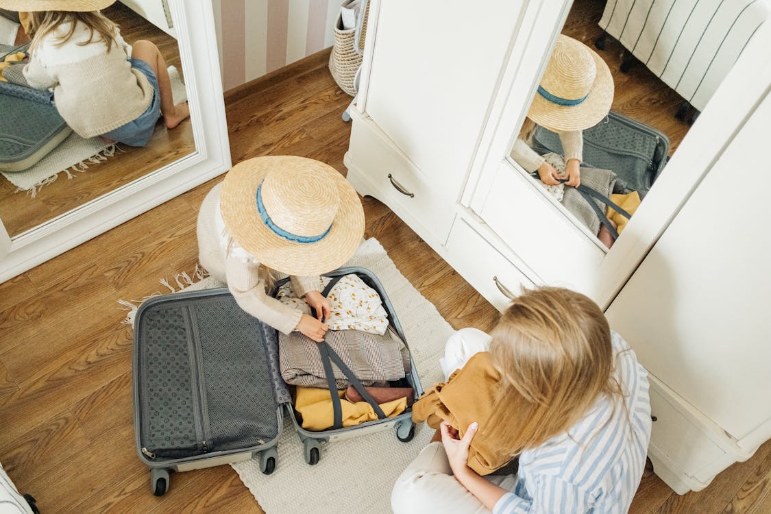 A kid packing her things