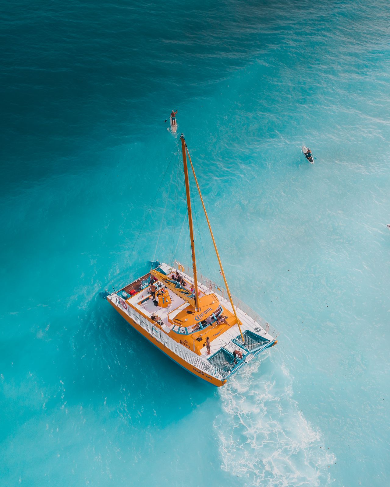 Catamaran sur le lagon turquoise — Île Maurice