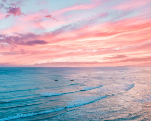 Free Sea Waves on Pink and Purple Sky Stock Photo