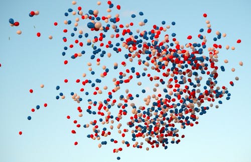 Kostenloses Stock Foto zu ballons, blauer himmel, bunt