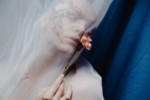 Free A captivating portrait of a person with a floral veil, exuding elegance and creativity. Stock Photo