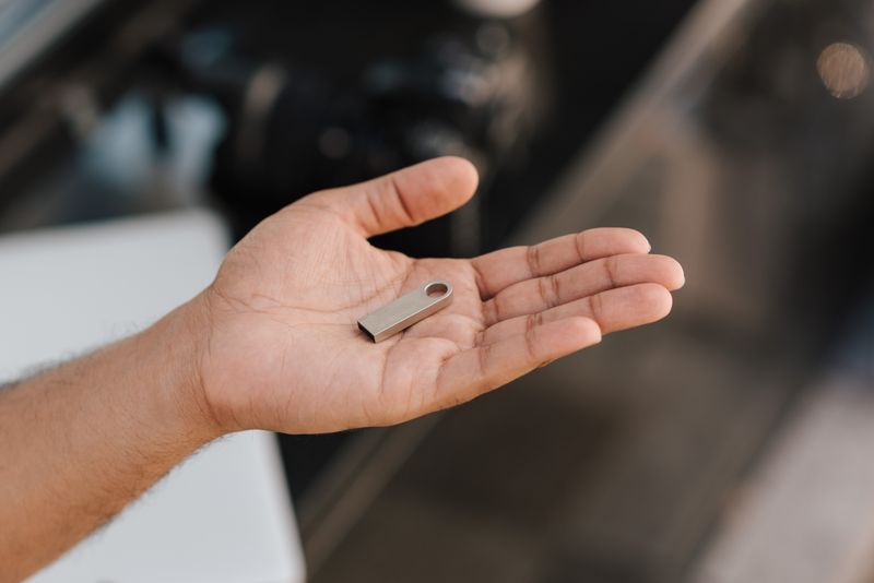 Flashdisk OTG di telapak tangan - penyimpanan portabel
