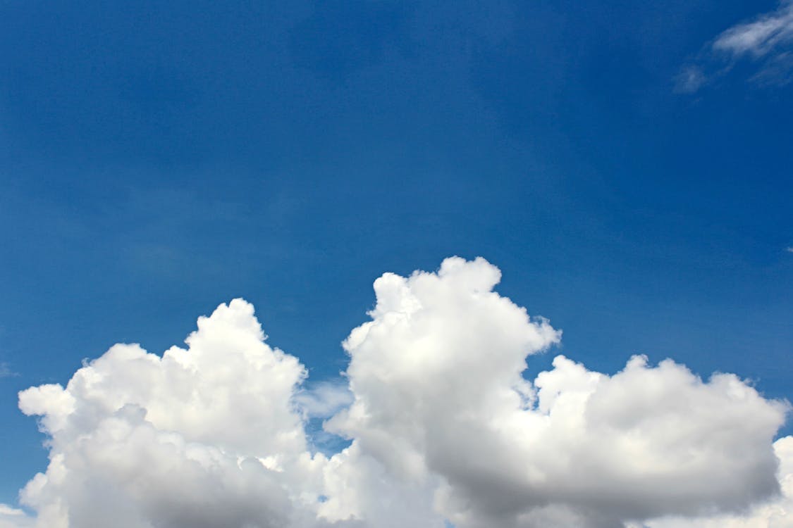 Безкоштовне стокове фото на тему «блакитне небо, високий, вродлива» стокове фото
