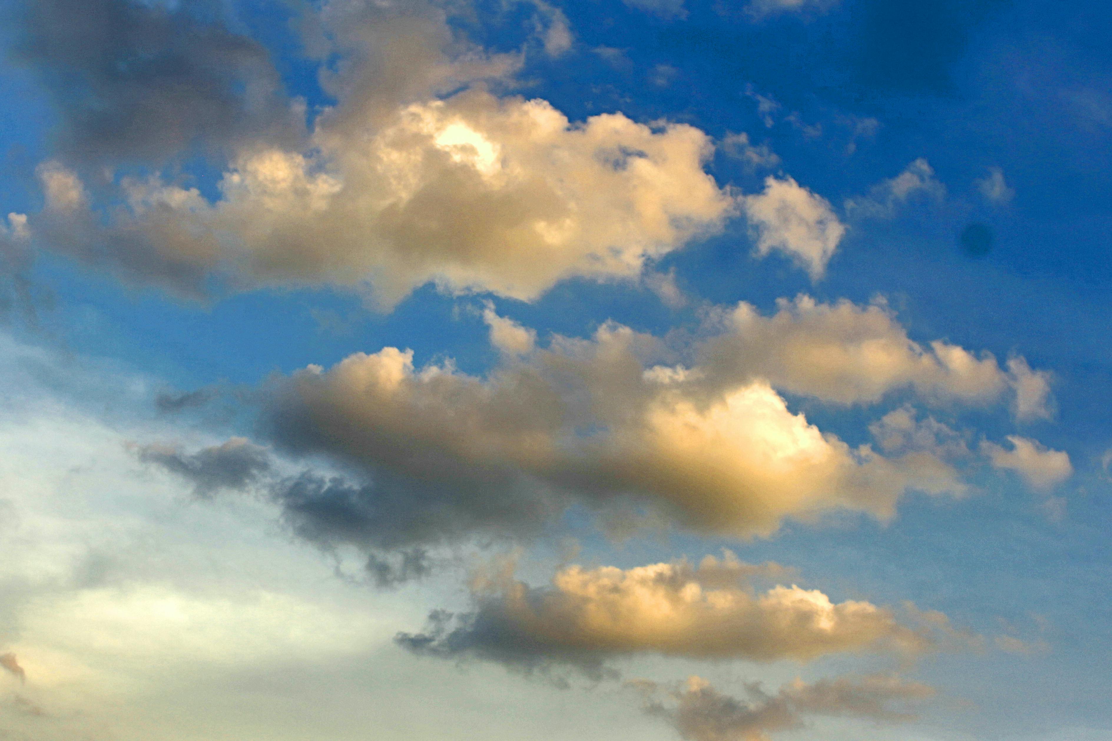 Kostenloses Foto zum Thema: blauer himmel, dramatisch, himmel