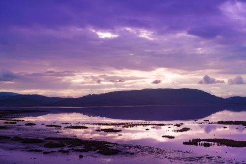 Free Tranquil sunset scene over a lake in Türkiye with purple skies and water reflections. Stock Photo