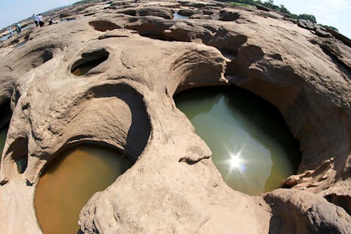 Foto profissional grátis de água, ao ar livre, buracos